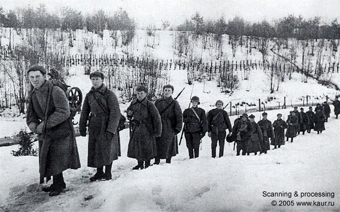 бойцы РККА переходят финскую границу